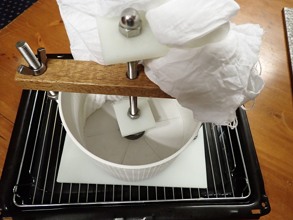 Pressing the curd